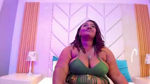 Snapshot of emmabrantt_ chatting on 07/22/26, 04:15 EmmaBrantt online show from 07/22/26, 04:15