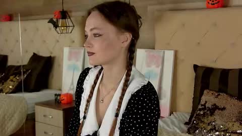 EmmaCamm online show from 10/31/25, 01:23