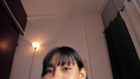 emmaclark_1 online show from 05/27/26, 01:57