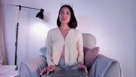 Snapshot of emmacoel chatting on 12/03/24, 03:09 Emma Coel online show from 12/03/24, 03:09