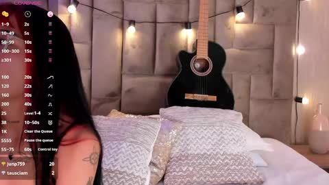           online show from 06/03/26, 02:33