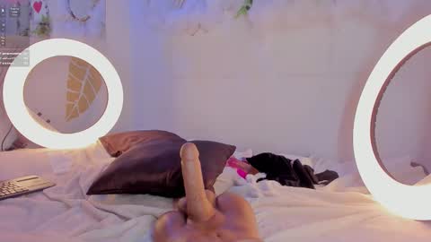 Emma Duque online show from 12/01/25, 11:04