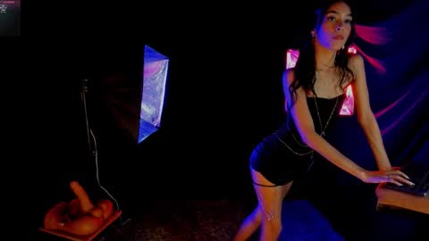 Emma Duque online show from 12/15/25, 04:50