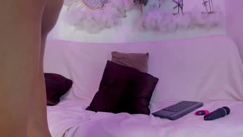 Snapshot of emmaduque chatting on 04/06/26, 10:00 Emma Duque online show from 04/06/26, 10:00