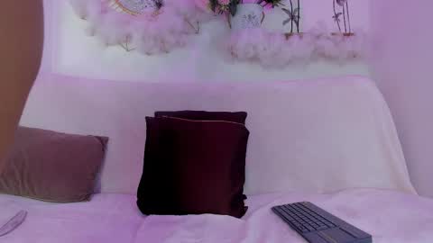 Snapshot of emmaduque chatting on 04/18/26, 09:26 Emma Duque online show from 04/18/26, 09:26