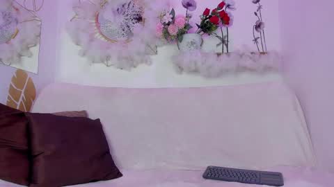 Snapshot of emmaduque chatting on 04/24/26, 04:53 Emma Duque online show from 04/24/26, 04:53