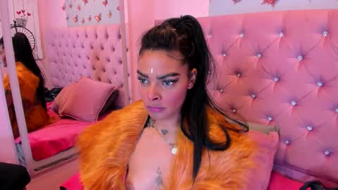 emmaebony_ online show from 10/31/25, 10:16