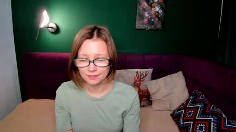 Emma 3 online show from 04/16/26, 01:39