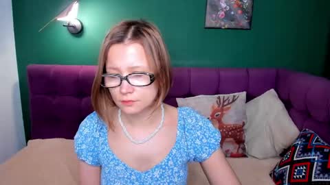 Emma 3 online show from 05/05/26, 01:35