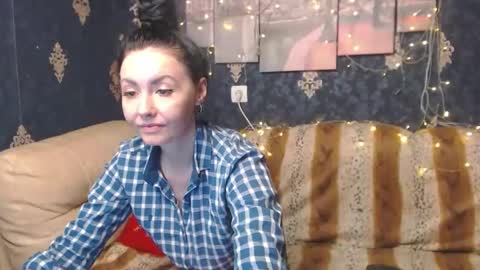 Snapshot of emmagoldx chatting on 12/15/24, 10:39 EmmaGoldX online show from 12/15/24, 10:39