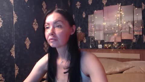 Snapshot of emmagoldx chatting on 10/17/25, 10:18 EmmaGoldX online show from 10/17/25, 10:18