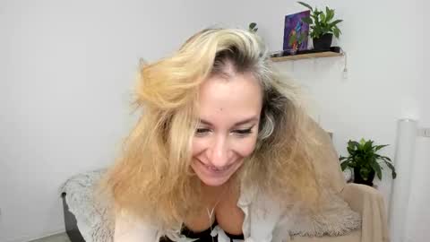 Snapshot of emmagracee chatting on 11/06/25, 08:37 Emma online show from 11/06/25, 08:37