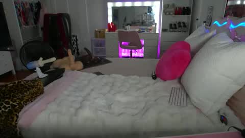 Snapshot of emmagray01 chatting on 02/04/26, 02:34 emmagray01 online show from 02/04/26, 02:34