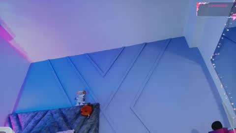  Emma  online show from 10/22/25, 04:02