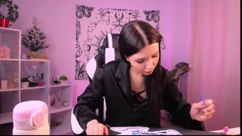 Snapshot of emmakeam_ chatting on 12/27/24, 06:46 Emma online show from 12/27/24, 06:46