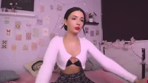 Snapshot of emmakeam_ chatting on 01/26/25, 03:06 Emma online show from 01/26/25, 03:06