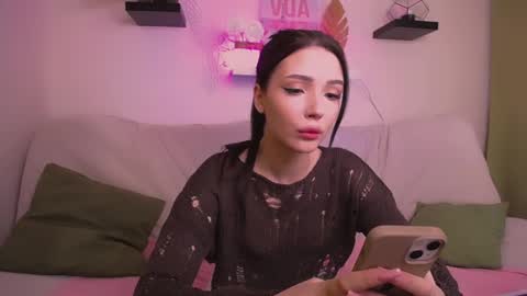 Snapshot of emmakeam_ chatting on 01/31/25, 05:09 Emma online show from 01/31/25, 05:09