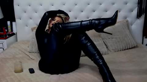 Snapshot of emmamavis chatting on 04/10/26, 07:35 Emma Mavis online show from 04/10/26, 07:35