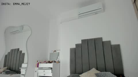 Snapshot of emmamejia7 chatting on 12/14/24, 12:44    online show from 12/14/24, 12:44