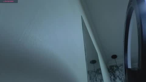 Snapshot of emmamiller__ chatting on 05/09/26, 10:42 online show from 05/09/26, 10:42