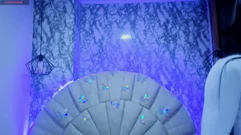 Snapshot of emmamiller__ chatting on 05/22/26, 10:54 online show from 05/22/26, 10:54