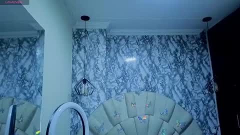Snapshot of emmamiller__ chatting on 05/25/26, 10:43 online show from 05/25/26, 10:43