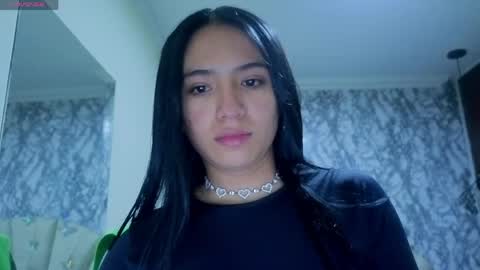 Snapshot of emmamiller__ chatting on 05/26/26, 10:22 online show from 05/26/26, 10:22