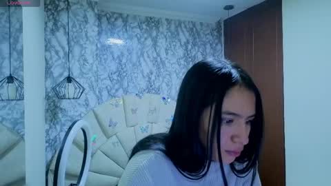 Snapshot of emmamiller__ chatting on 05/29/26, 10:57 online show from 05/29/26, 10:57