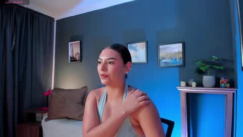 Snapshot of emmamoretti_ chatting on 05/11/26, 01:17 EMMA online show from 05/11/26, 01:17