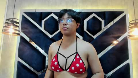 Snapshot of emmapark_ chatting on 02/03/25, 07:00 Emma 3 online show from 02/03/25, 07:00