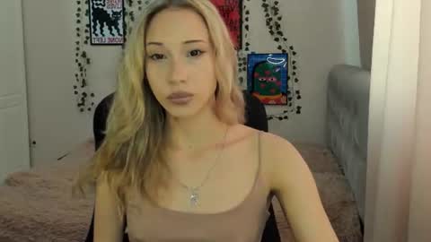 Snapshot of emmarayder chatting on 06/25/26, 11:15 Emma online show from 06/25/26, 11:15