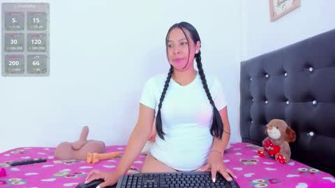 Snapshot of emmarogers_ chatting on 01/08/26, 07:49 Emma Rogers online show from 01/08/26, 07:49