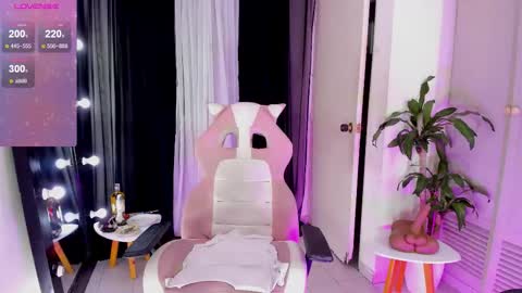 Snapshot of emmarusselx chatting on 11/20/25, 11:04 Emma Russell online show from 11/20/25, 11:04