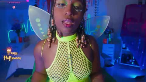 Sara online show from 10/31/25, 11:44