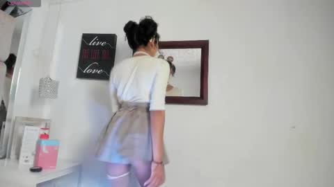 Snapshot of emmaskinny_ chatting on 12/17/25, 02:50 Emma online show from 12/17/25, 02:50