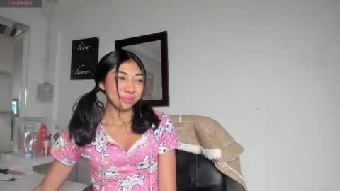 Snapshot of emmaskinny_ chatting on 03/09/26, 12:03 Emma online show from 03/09/26, 12:03