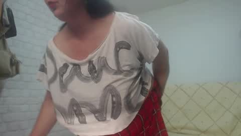 Snapshot of emmasquirt69 chatting on 02/13/25, 09:38 emmasquirt69 online show from 02/13/25, 09:38