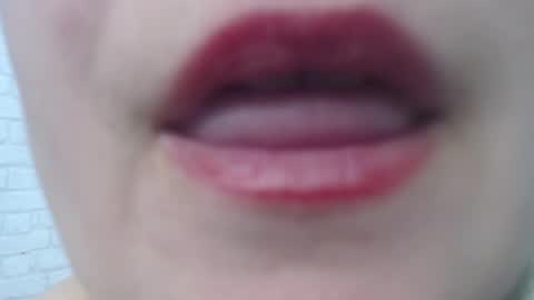 Snapshot of emmasquirt69 chatting on 02/15/25, 12:48 emmasquirt69 online show from 02/15/25, 12:48