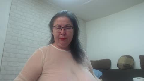Snapshot of emmasquirt69 chatting on 02/15/26, 08:16 emmasquirt69 online show from 02/15/26, 08:16