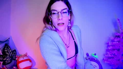 Snapshot of emmaterrestrial chatting on 12/28/24, 06:40 RH-NEGATIVE GREEN-EYED BAELIEN online show from 12/28/24, 06:40