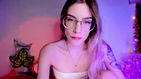 Snapshot of emmaterrestrial chatting on 02/18/25, 01:22 RH-NEGATIVE GREEN-EYED BAELIEN online show from 02/18/25, 01:22