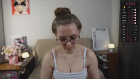 Snapshot of emmatiny chatting on 02/22/26, 03:43 Mia online show from 02/22/26, 03:43