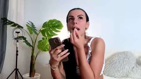 Snapshot of emmavayne chatting on 02/06/26, 08:34 Emma online show from 02/06/26, 08:34