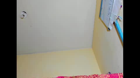 Snapshot of emmawuilian chatting on 01/18/25, 02:33 hi im emmalina welcome to your happy place online show from 01/18/25, 02:33