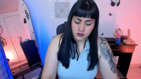 Snapshot of emmax_x chatting on 01/23/25, 11:26 EMMA online show from 01/23/25, 11:26