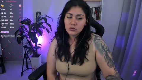 Snapshot of emmax_x chatting on 11/10/25, 02:32 EMMA online show from 11/10/25, 02:32