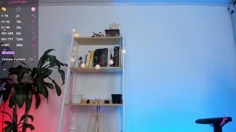 Snapshot of emmax_x chatting on 12/18/25, 10:49 EMMA online show from 12/18/25, 10:49