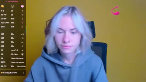 Snapshot of emmi_rossum chatting on 09/12/25, 05:18 Emmi online show from 09/12/25, 05:18