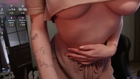 Snapshot of emmiclo chatting on 01/24/25, 08:55 Emily online show from 01/24/25, 08:55