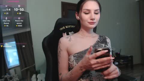 Snapshot of emmiclo chatting on 01/26/25, 06:59 Emily online show from 01/26/25, 06:59